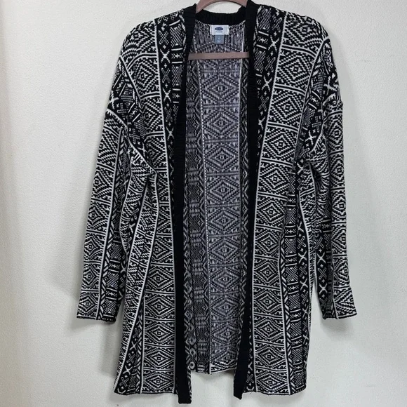 (H1)Old Navy, black and white,Aztec style
Cardigan sweater,LG
Heavyweight cotton - Picture 1 of 11